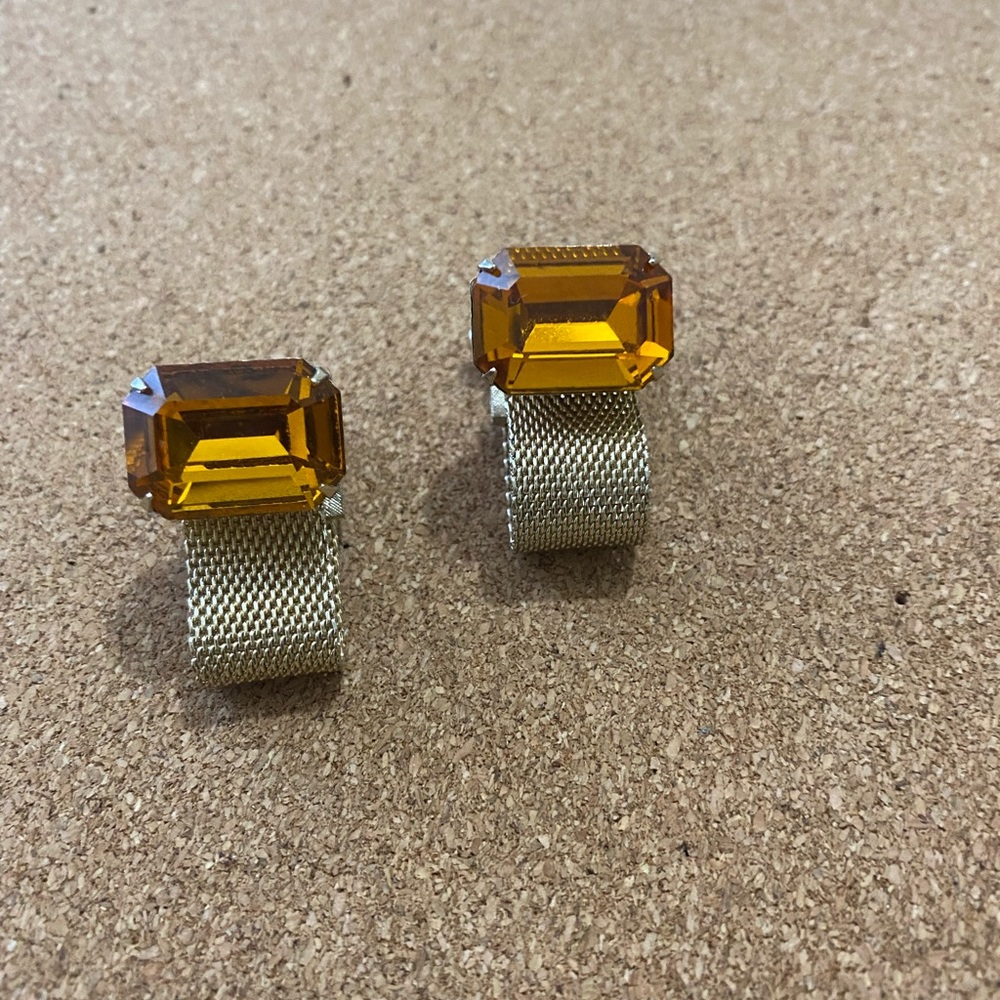 Women cufflings
